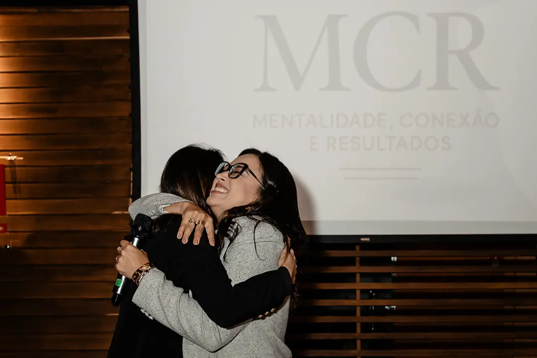 Abraço com uma mentorada